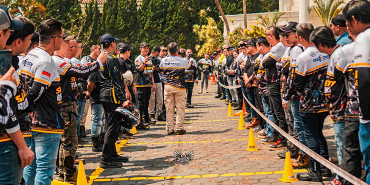 Peserta Brotherhood Squad Indonesia Saat Mengikuti Sesi Safety Riding Course ke-18 di kawasan Hotel Horison Puncak-Cipanas, Jawa Barat.