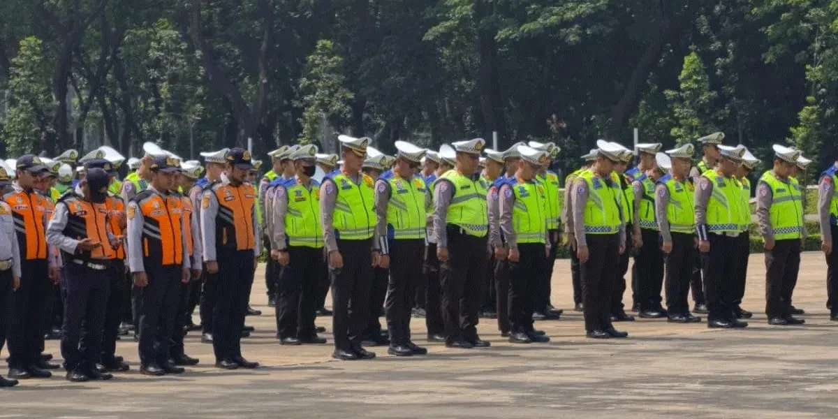 Apel gabungan Polda Metro Jaya sebelum melakukan pengawalan Zikir dan Doa Bersama di Monas, Jakarta Pusat, Sabtu (1/8/2026).