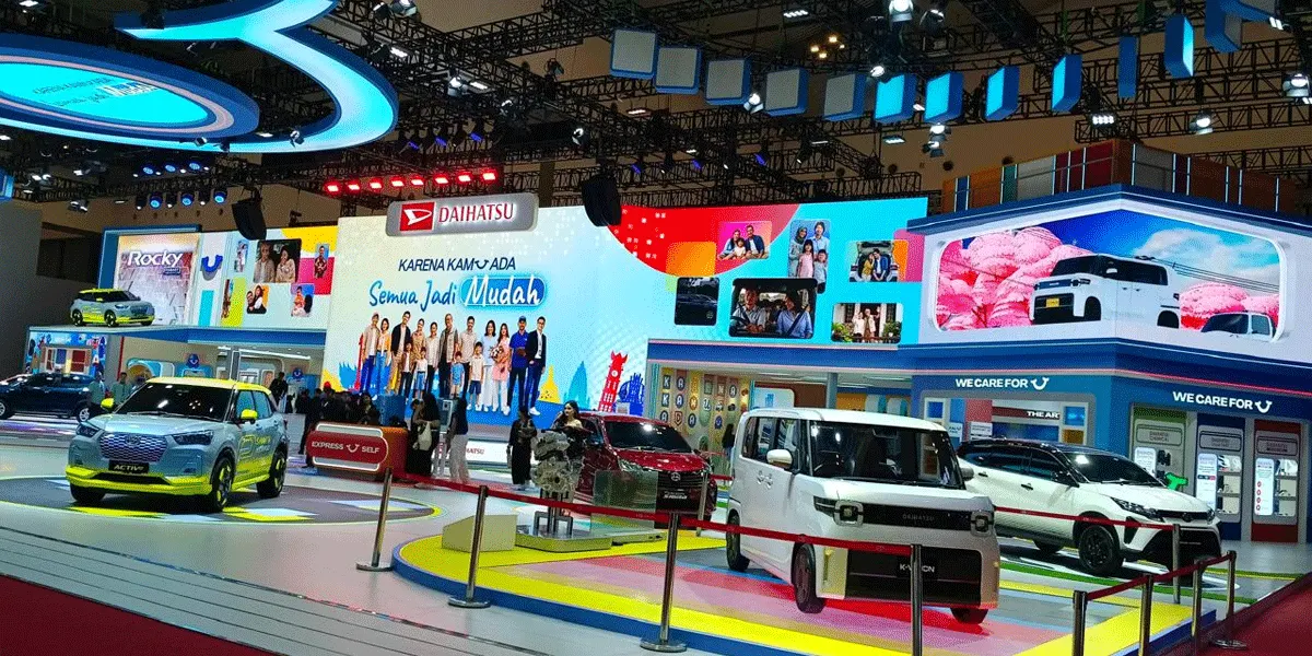 Booth PT Astra Daihatsu Motor (ADM) di GAIKINDO Indonesia International Auto Show (GIIAS) 2026 Hall 7-B, ICE BSD City, Tangerang.