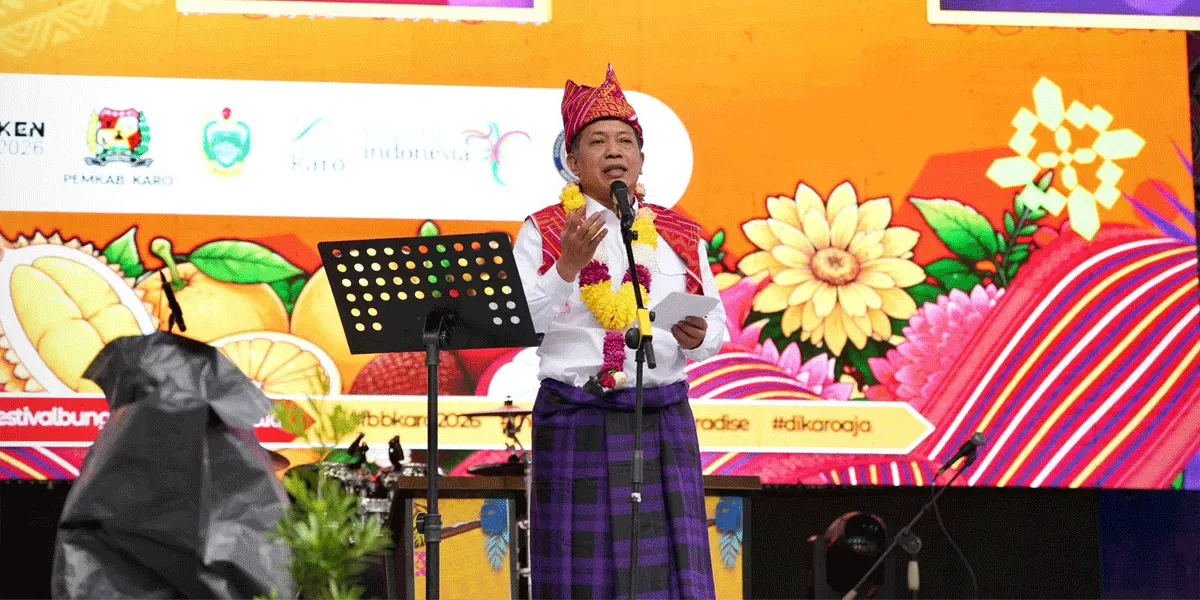 Menteri Koperasi Ferry Juliantono saat Hadir di Festival Bunga dan Buah Karo 2026 bertema "The Eternal of Karo Paradise" yang diselenggarakan oleh Pemerintah Kabupaten Karo, Sumatra Utara (Sumut), Kamis (30/7).