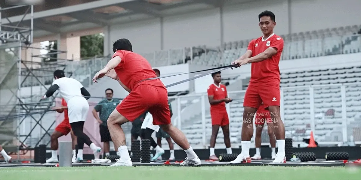 Kapten Timnas Indonesia, Rizky Ridho sedang berlatih bersama skuad Garuda lainnya jelang laga ketiga Grup A Piala AFF 2026 kontra Vietnam malam nanti.