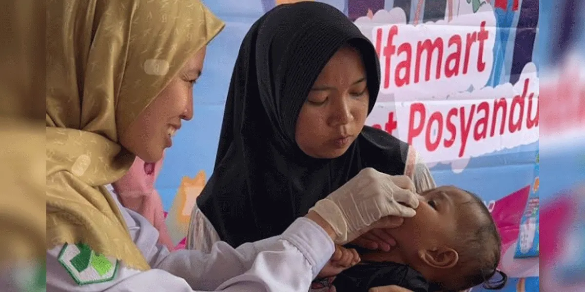 Ilustrasi bayi dengan mendapatkan layanan di Posyandu.