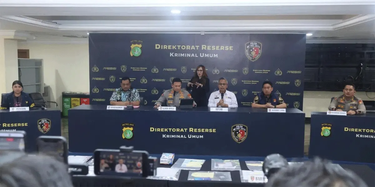 Polda Metro Jaya menggelar konferensi pers terkait pemulangan tiga WNI yang menjadi korban TPPO dari Libya.