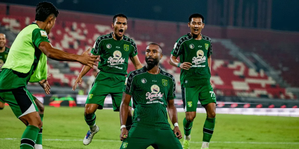 Yuran Fernandes melakukan selebrasi usai gol semata wayangnya ke gawang Arema FC bawa Persebaya melaju ke final Piala Presiden 2026.