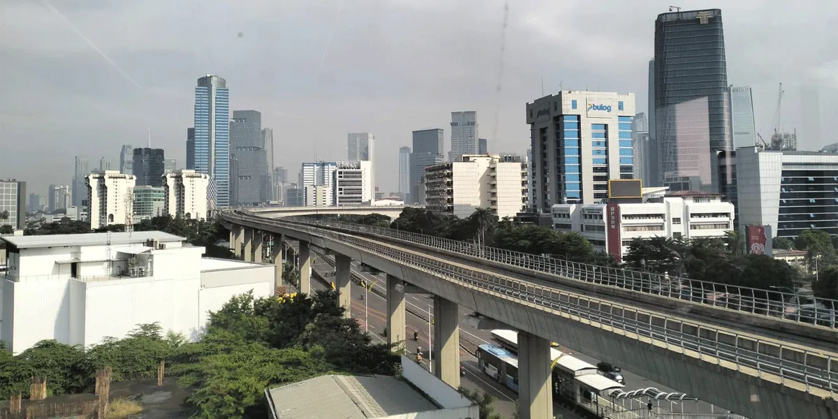 Langit di Jakarta terpantau berawan.
