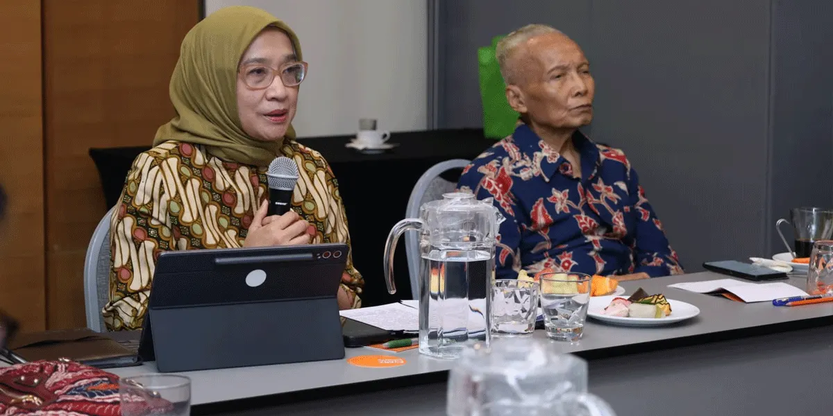 Menteri Pendayagunaan Aparatur Negara dan Reformasi Birokrasi (PANRB) Rini Widyantini dan Menteri Pendidikan dan Kebudayaan RI periode 1993-1998 Wardiman Djojonegoro, dalam diskusi kelompok terpumpun (focus group discussion/FGD) Penyusunan Modul Sekolah Kepemimpinan Kartini yang diselenggarakan Kartini Leader Society, di Jakarta, Jumat (7/8/2026).
