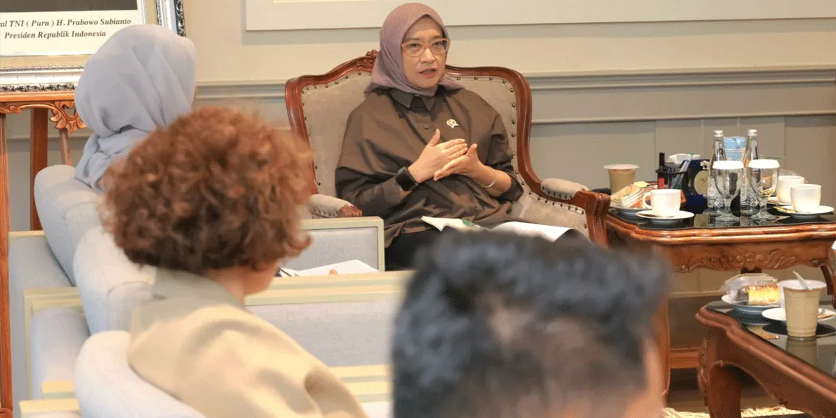 Menteri Pendayagunaan Aparatur Negara dan Reformasi Birokrasi (PANRB) Rini Widyantini, saat menerima audiensi perwakilan Aparatur Sipil Negara (ASN) muda lintas kementerian/lembaga di Kantor Kementerian PANRB, Jakarta, Jumat (7/8/2026).