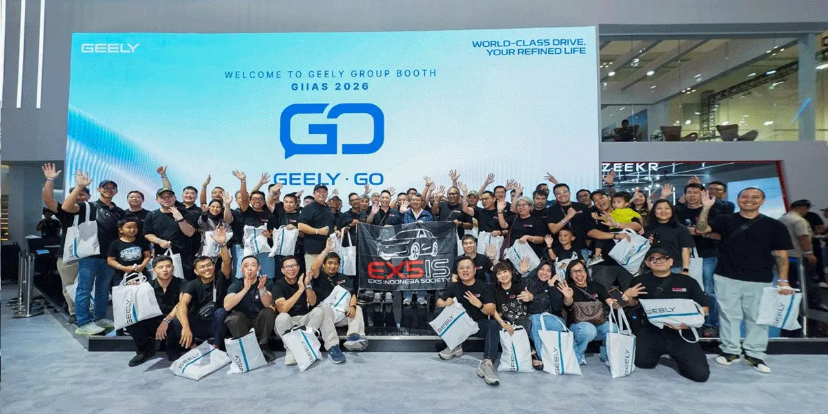 Anggota Komunitas Geely EX5 Indonesia Society (EX5IS) dan Geely EX2 Owners (EX2ON) saat berkunjung ke booth Geely.