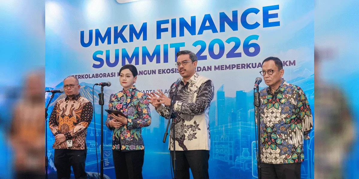 Menteri UMKM Maman Abdurrahman memberikan keterangan pers usai menghadiri UMKM Finance Summit 2026 yang diselenggarakan OJK di Jakarta, Selasa (11/8/2026).