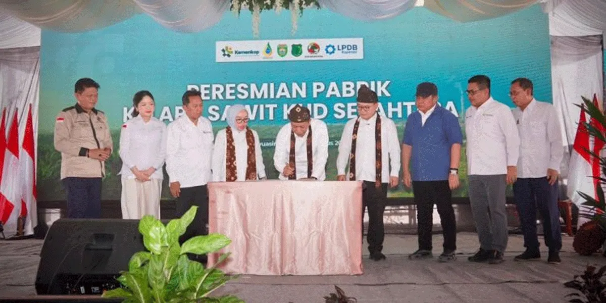 Menteri Koperasi (Menkop) Ferry Juliantono meresmikan Pabrik Kelapa Sawit milik KUD Sejahtera di Kabupaten Musi Banyuasin, Sumatra Selatan pada Rabu (12/8/2026).
