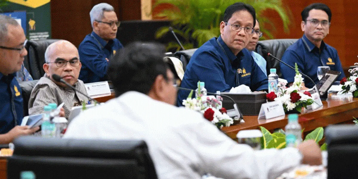 Menteri Keuangan Purbaya Yudhi Sadewa memimpin Sidang ke-13 Kanal Debottlenecking di kompleks Kementerian Keuangan, Jakarta, Rabu (12/8/2026).