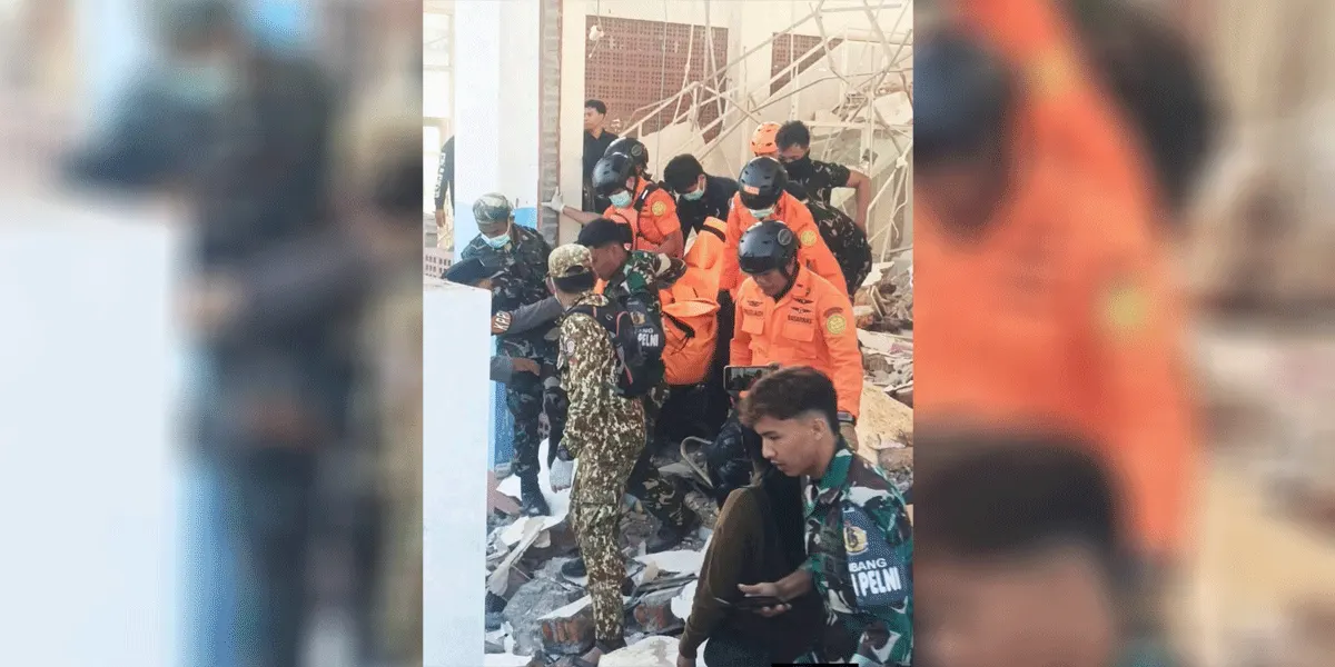 Sejumlah orang berhamburan meninggalkan Pelabuhan El Say, Kabupaten Sikka pasca-gempa dahsyat mengguncang wilayah NTT, Sabtu (15/8/2026) pagi.