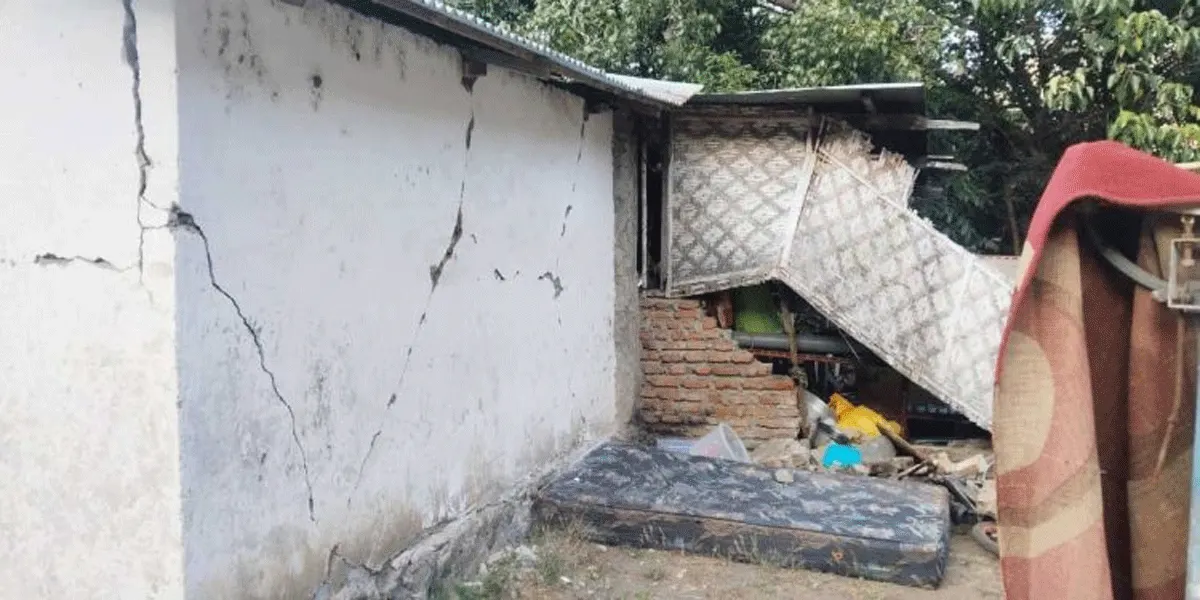 Kerusakan bangunan rumah warga yang terdampak gempabumi M 7,7 di Kabupaten Ende.