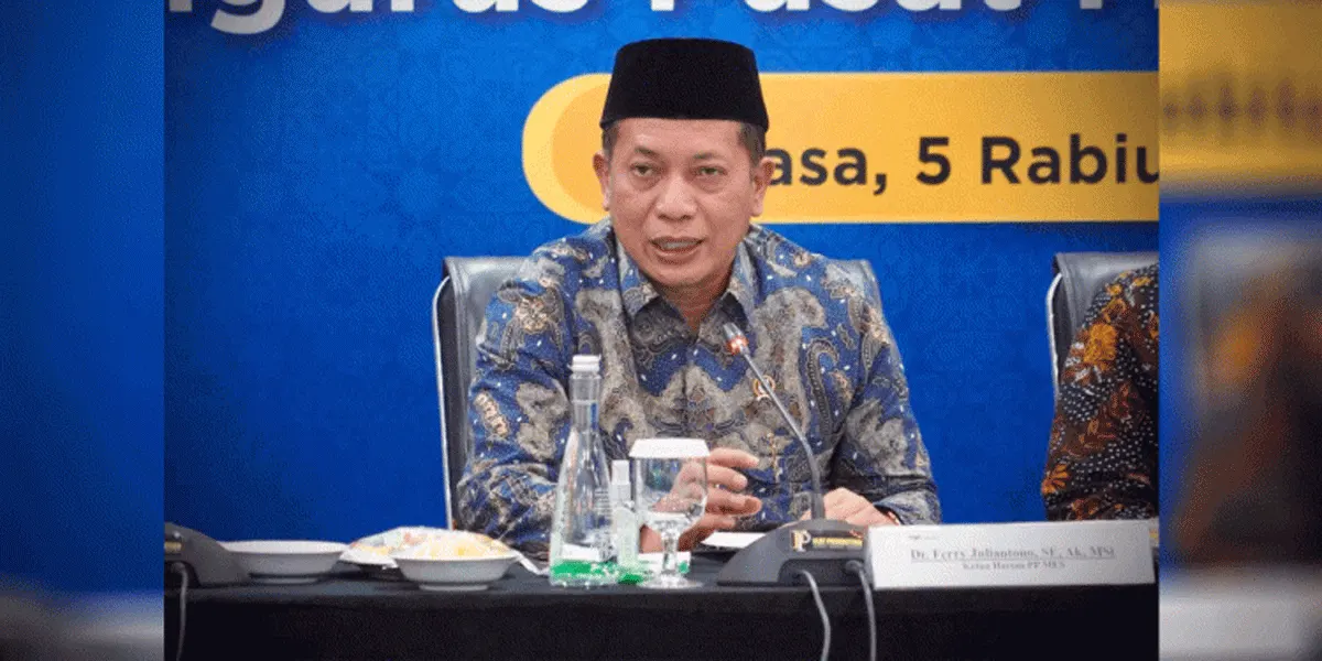 Menteri Koperasi (Menkop) sekaligus Ketua Harian Pengurus Pusat Masyarakat Ekonomi Syariah (MES) Ferry Juliantono saat memberikan sambutan dalam acara Silaturahmi Dewan Pakar Pengurus Pusat Masyarakat Ekonomi Syariah (MES) di Jakarta, Selasa (18/8/2026).