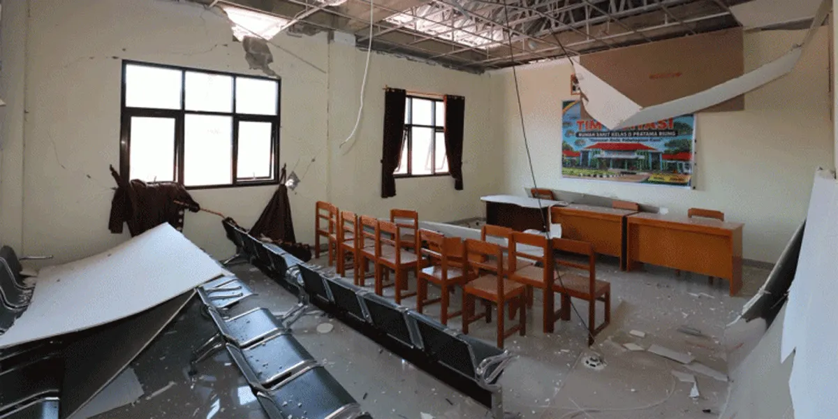 Bangunan Rumah Sakit Pratama Riung, Kabupaten Ngada, NTT mengalami kerusakan akibat gempa Magnitudo 7,7 mengguncang Flores baru-baru ini.