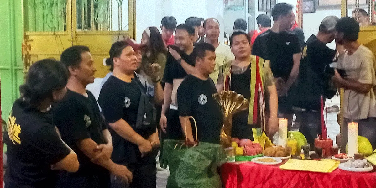 Perkumpulan Lin San Fab Than saat Meramaikan Kegiatan Acara HUT Datuk Thai Shan Shin di Angke Jaya 13, RT 008/RW 005 Nomor 22B, Kelurahan Angke, Kecamatan Tambora, Jakarta Barat, Rabu (19/8/2026) malam.