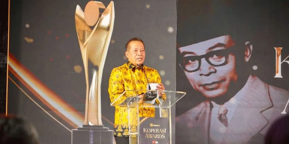 Menteri Koperasi (Menkop) Ferry Juliantono saat menyampaikan sambutan pada Malam Penganugerahan Koperasi Award 2026 yang digelar di Jakarta, Kamis malam (20/8/2026).
