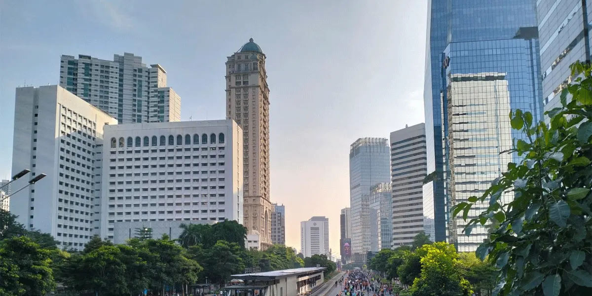 Langit di Jakarta terpantau cerah.