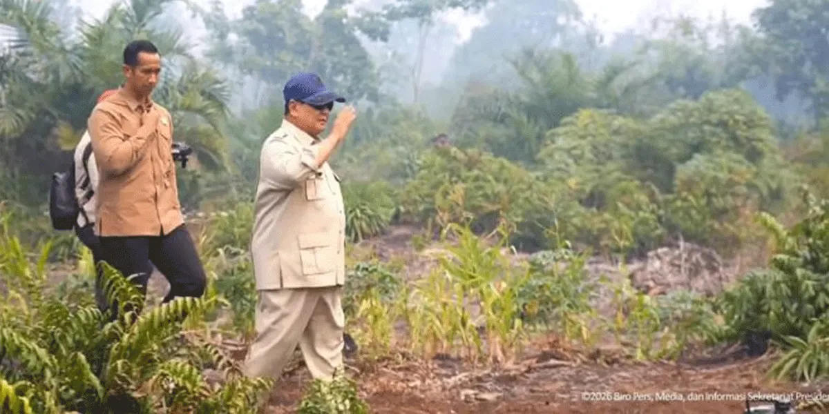 Presiden Prabowo Subianto tiba di Kalimantan Barat untuk melakukan penanganan kebakaran hutan dan lahan.
