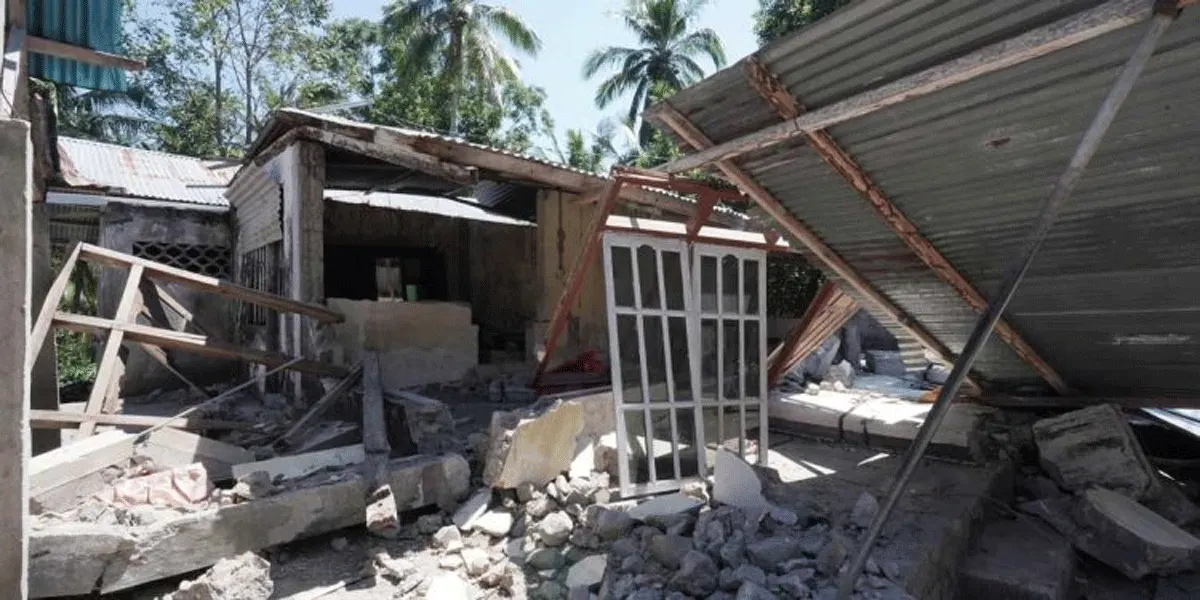Kondisi rumah warga di Desa Ladolaka, Kecamatan Palue, Kabupaten Sikka, Nusa Tenggara Timur rusak berat pasca-gempa berkekuatan 7,7 mengguncang wilayah NTT pekan lalu.