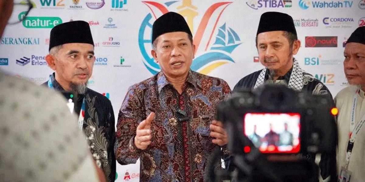 Menteri Koperasi (Menkop) Ferry Juliantono dalam acara Muktamar V Wahdah Islamiyah bertema Kolaborasi Umat Melalui Koperasi Menuju Indonesia Berkah di Jakarta, Sabtu sore (22/8/2026).