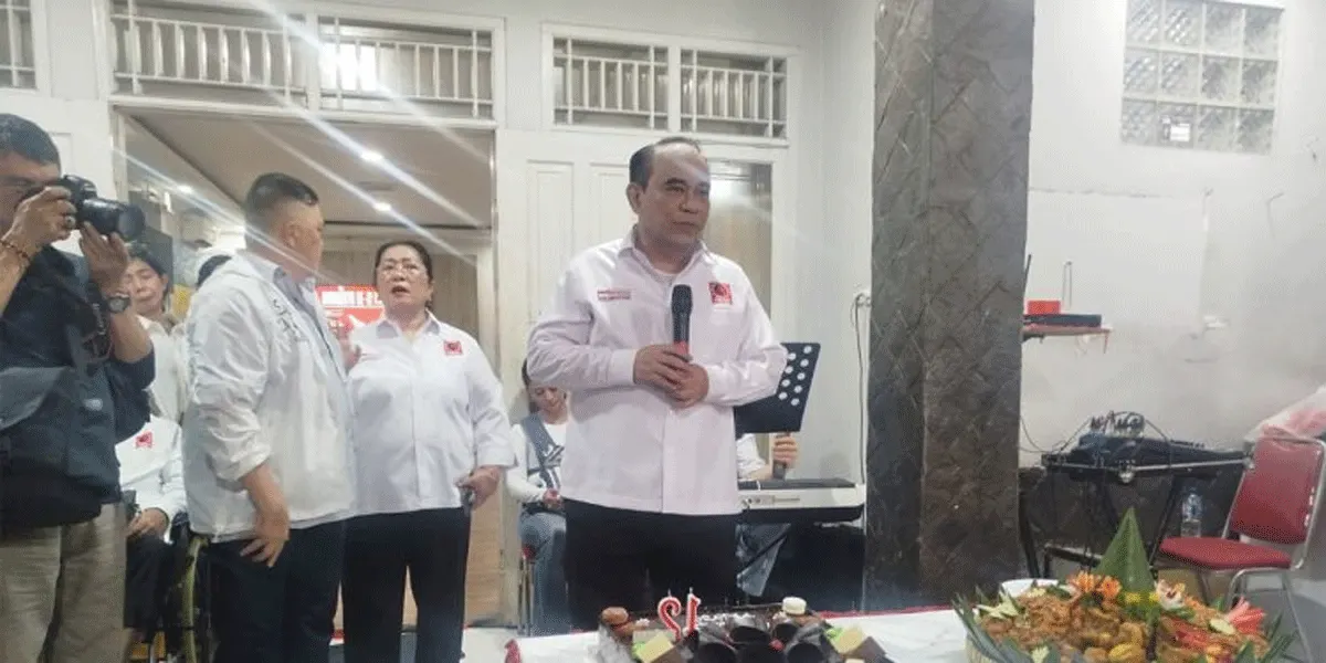 Ketua Umum Projo, Budi Arie Setiadi menyampaikan sambutan dalam peringatan hari jadi Projo yang ke-12 tahun di kantor pusat DPP Projo, Jakarta Selatan, Minggu (23/8/2026).