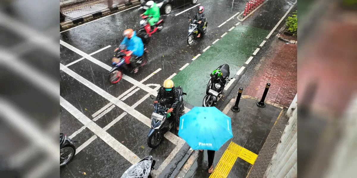 Hujan mengguyur wilayah Jakarta.