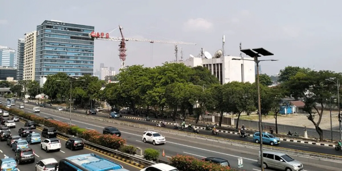 Langit di Jakarta terpantau cerah.