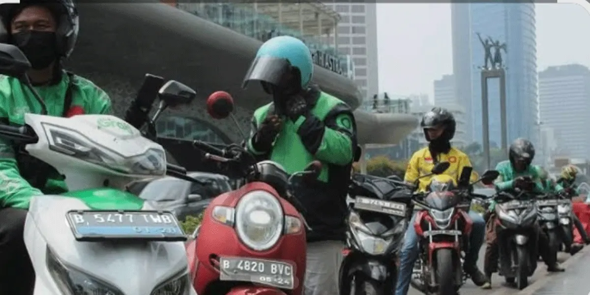 Ilustrasi pekerja ojek online.