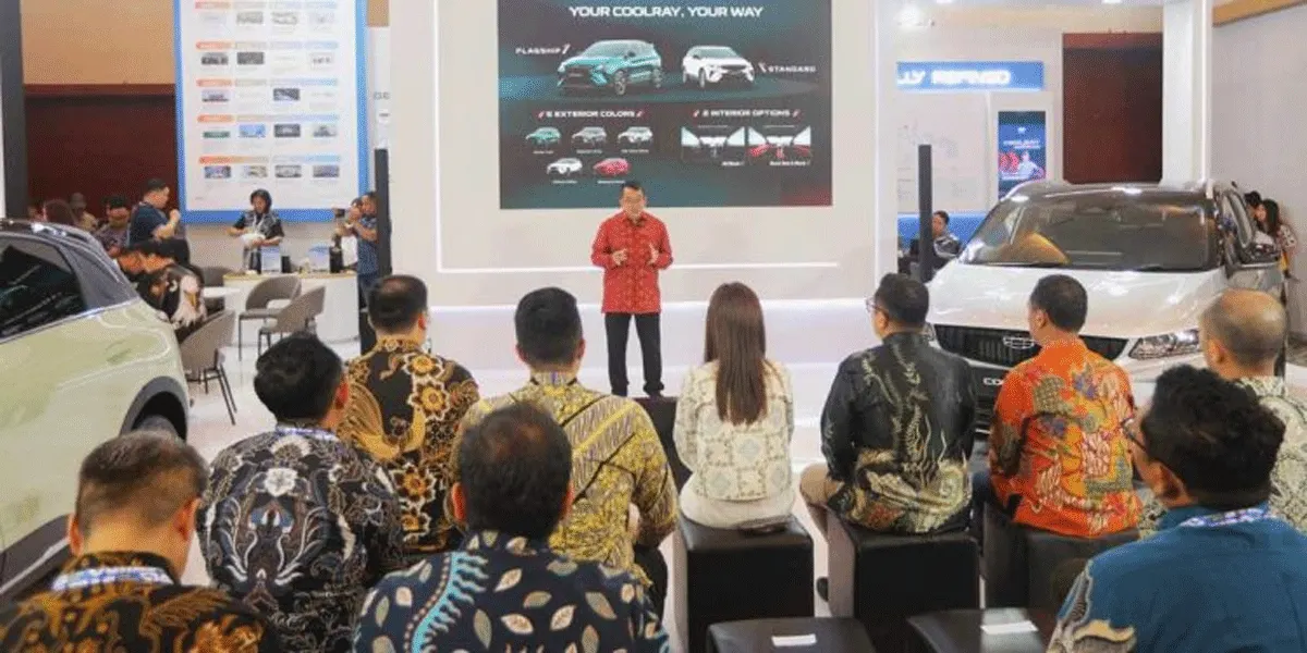 Sales and Channel Development Director Geely Auto Indonesia, Constantinus Herlijoso saat memperkenalkan Geely Coolray di ajang GAIKINDO Indonesia International Auto Show (GIIAS) Surabaya 2026.