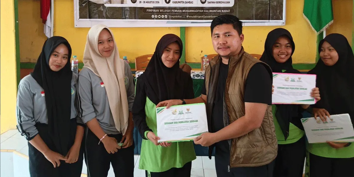 Ketua PW Pemuda Muhammadiyah sekaligus Tenaga Ahli Kementerian UMKM Ajie Kurniawan melaksanakan Ekspedisi Batas Negeri di Desa Temajuk, Kecamatan Paloh, Kabupaten Sambas, Kalimantan Barat. (29/08/26)