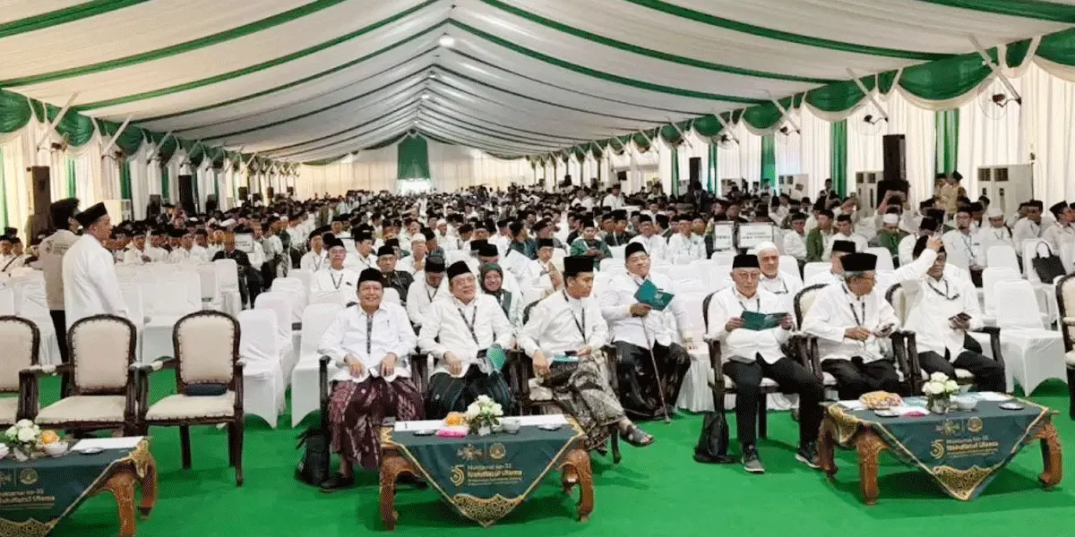 Peserta Muktamar ke-35 NU mengikuti Sidang Pleno I di Pondok Pesantren Bahrul Ulum Tambakberas, Jombang, Jawa Timur, Sabtu (29/8/2026).