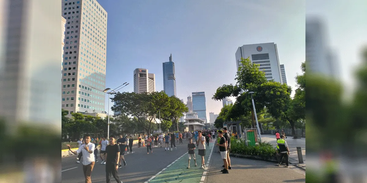 Kawasan Sudirman di Jakarta terpantau cerah.