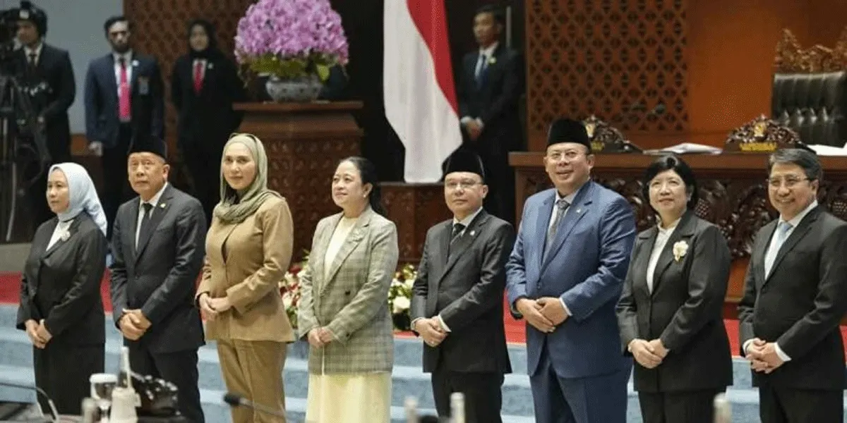 Rapat Paripurna yang dipimpin Puan Maharani didampingi Wakil Ketua DPR RI Sufmi Dasco Ahmad, Saan Mustopa, Cucun Ahmad Syamsurizal, dan Sari Yuliati dalam pengesahan persetujuan DPR atas pemilihan calon Gubernur Bank Indonesia (BI), Destry Damayanti di Gedung DPR, Senayan, Jakarta, Selasa (1/9/2026).