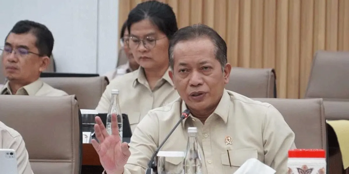 Menteri Koperasi (Menkop) Ferry Juliantono saat menghadiri Rapat Kerja bersama Komisi VI DPR RI di Jakarta, Selasa (1/9/2026)