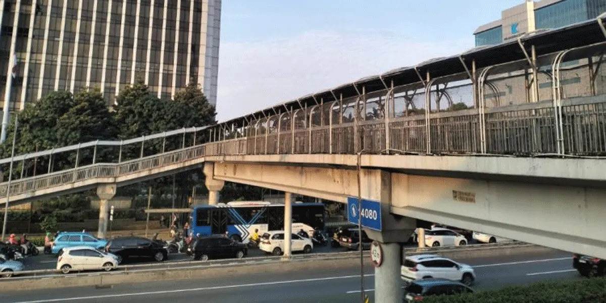 Langit di Jakarta terpantau cerah.