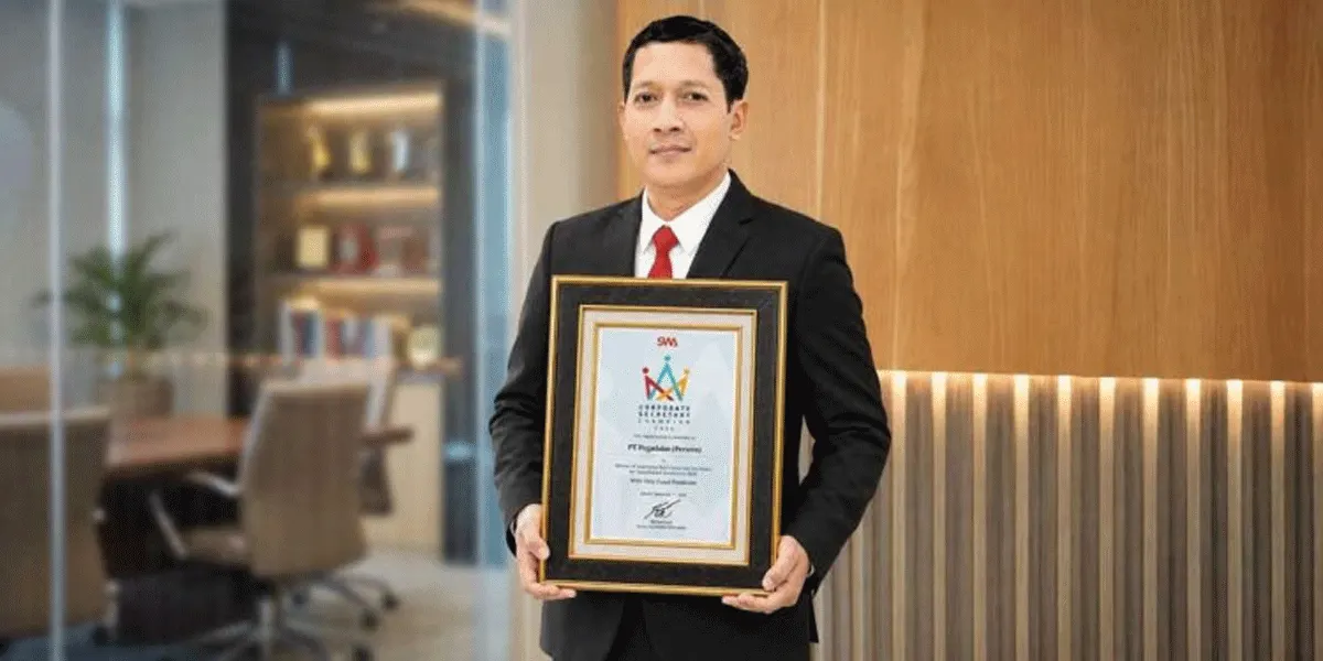 Coorporate Secretary PT Pegadaian, Dwi Hadi Atmaka saat Menerima Penghargaan Winner of Indonesia Best Corporate Secretary for Governance Excellence 2026 dalam ajang Corporate Secretary Champion 2026 di Jakarta, Selasa (1/9/2026).