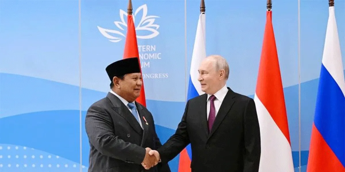 Presiden RI Prabowo Subianto disambut Presiden Rusia Vladimir Putin dalam Eastern Economic Forum (EEF) di Vladivostok, Rusia, Kamis (3/9/2026).