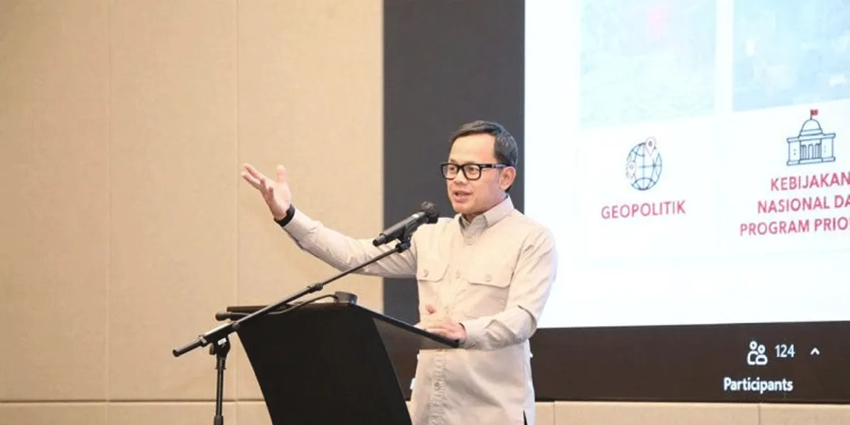 Wakil Menteri Dalam Negeri (Wamendagri) RI Bima Arya dalam Forum Koordinasi Strategis Implementasi Kebijakan Pendapatan Asli Daerah Melalui Pajak Daerah dan Retribusi Daerah (PDRD) bagi Pimpinan Daerah di Kota Bekasi, Provinsi Jawa Barat, Jumat (4/9/2026).
