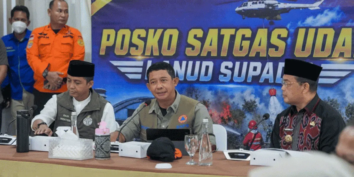 Kepala Badan Nasional Penanggulangan Bencana (BNPB) Letjen TNI Suharyanto saat rapat koordinasi penanganan karhutla di Pontianak, Jumat (4/9/2026).