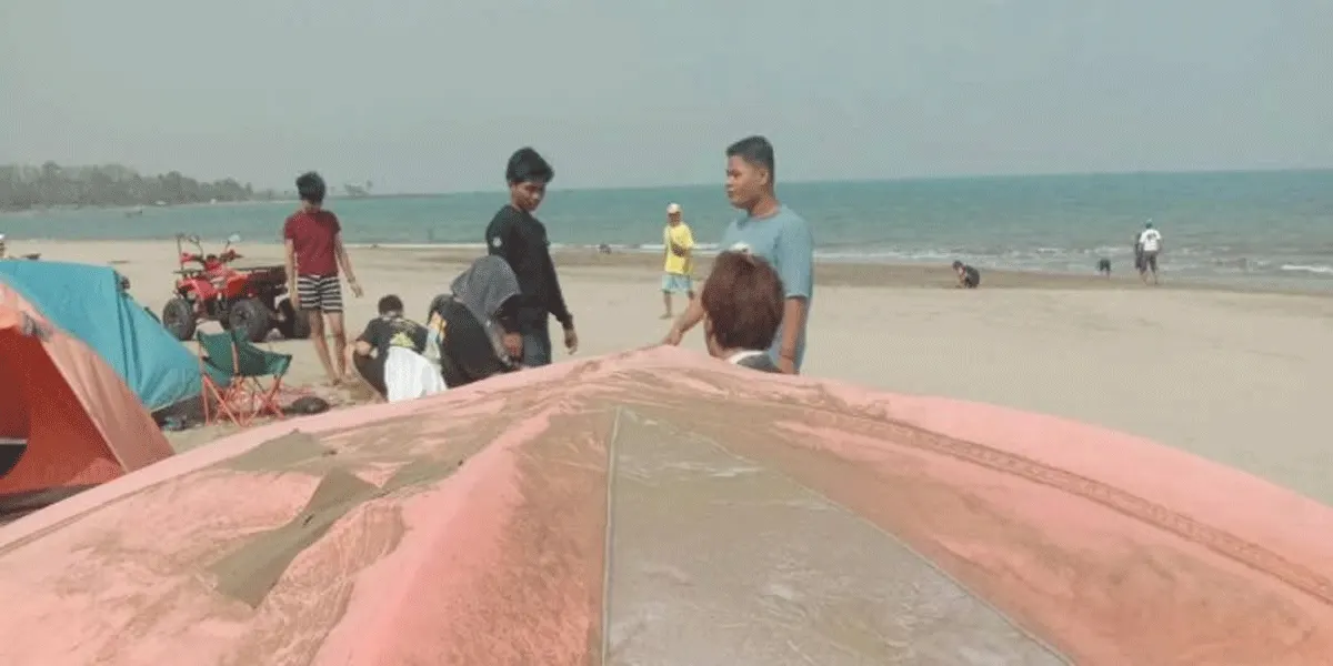 Sebaran abu Gunung Anak Krakatau papar wilayah terdampak.