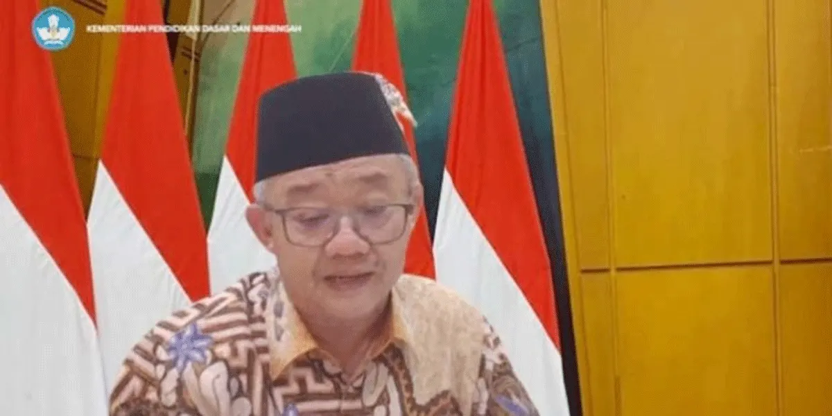 Menteri Pendidikan Dasar dan Menengah Abdul Mu'ti saat siaran secara daring.