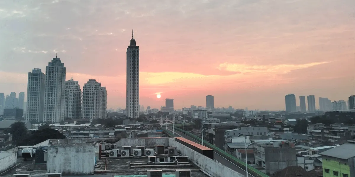 Langit Jakarta terpantau berawan
