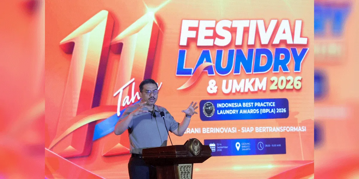 Menteri UMKM Maman Abdurrahman menyampaikan sambutan saat menghadiri peringatan HUT ke-11 Asosiasi Laundry Indonesia (ASLI) di Jakarta, Minggu (13/9/2026).