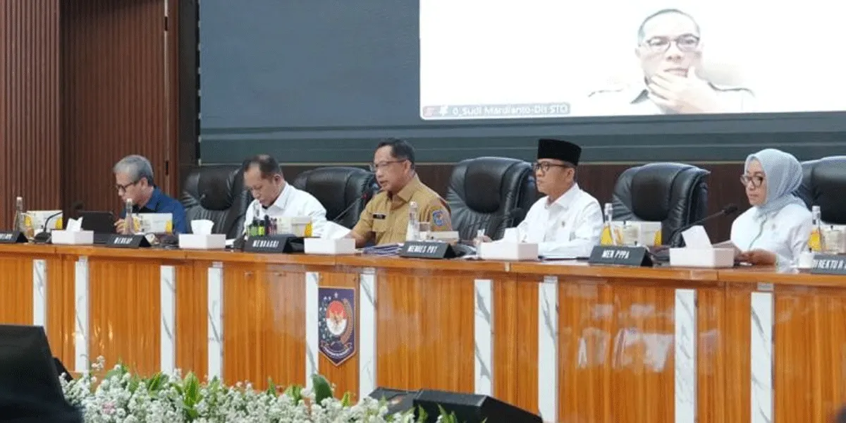 Menteri Dalam Negeri (Mendagri) Muhammad Tito Karnavian pada Rapat Koordinasi Pengendalian Inflasi Daerah di Kantor Pusat Kementerian Dalam Negeri (Kemendagri), Jakarta, Senin (14/9/2026).
