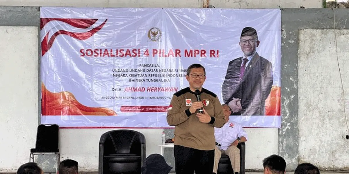 Anggota MPR RI Ahmad Heryawan saat Sosialisasi Empat Pilar MPR RI bersama para pemuda Kabupaten Bandung Barat di kawasan Wisata Pakuhaji, Sabtu (12/9/2026).