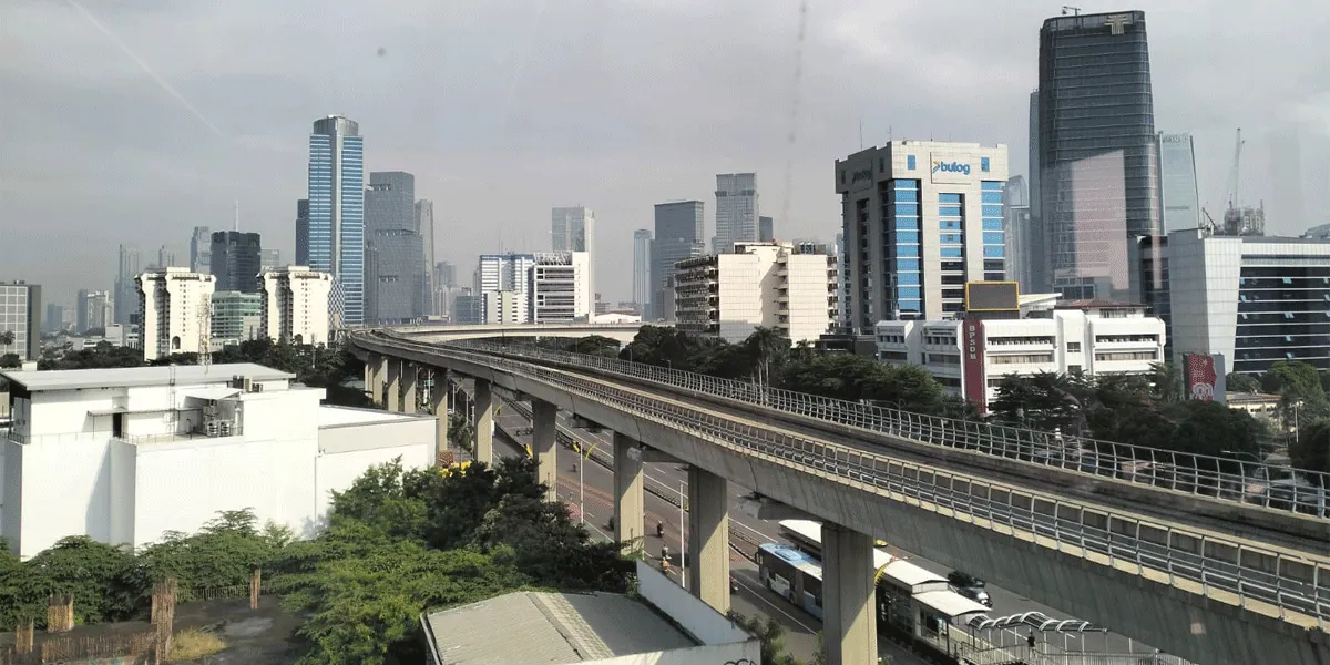 Langit Jakarta terpantau berawan.