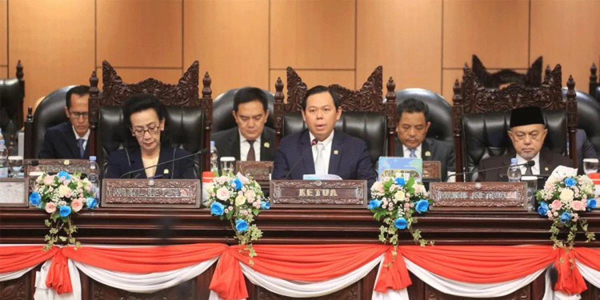 Dewan Perwakilan Daerah (DPD) RI mengesahkan RUU APBN Tahun Anggaran 2027 dalam Sidang Paripurna Luar Biasa di Kompleks Parlemen, Senayan, Jakarta, Rabu (16/9/2026).