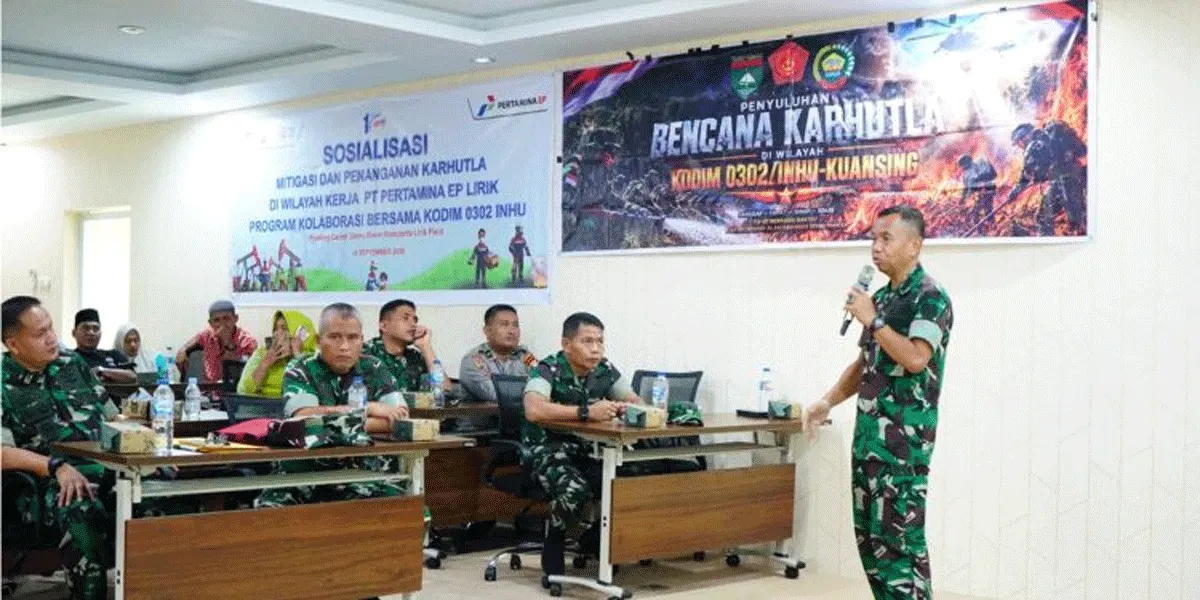 Tim Penyuluh kebakaran hutan dan lahan (Karhutla) Markas Besar Tentara Nasional Indonesia (Mabes TNI) memberikan pembekalan mitigasi dan penanganan karhutla kepada kepala desa dan perwakilan masyarakat se-Kecamatan Lirik, Kabupaten Indragiri Hulu, Provinsi Riau.