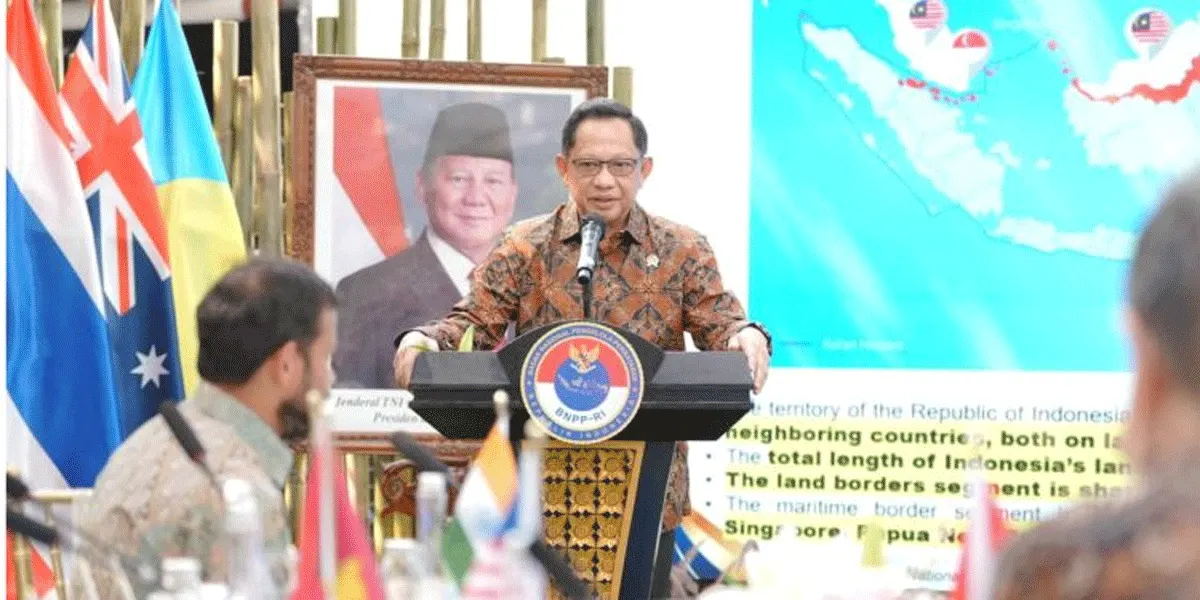 Menteri Dalam Negeri RI Muhammad Tito Karnavian, saat menghadiri acara Indonesia Border Partnership Coffee Morning bersama duta besar dan delegasi dari negara-negara yang berbatasan dengan wilayah Indonesia, yakni Malaysia, Papua Nugini, Timor Leste, India, Thailand, Vietnam, Singapura, Filipina, dan Australia, di Kantor BNPP, Jakarta, Rabu (16/9/2026).